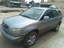 A picture of 2003 lexus rx300 sharp in and out engine gear perfect