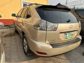 A picture of LEXUS RX330 YEAR 2005