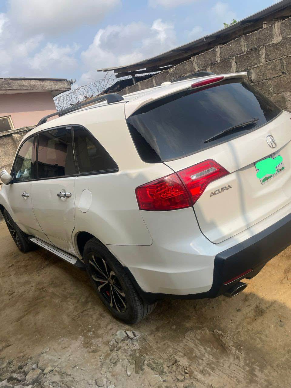 A picture of Acura MDX 2008 everything is working perfectly first body
