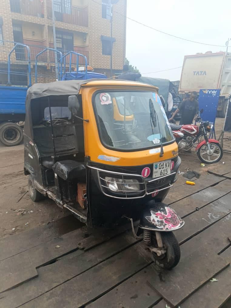 A picture of Moto TVS 3 pneus Bon tat