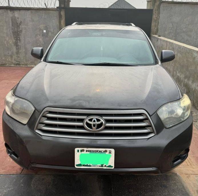 A picture of Toyota Highlander 08. Tokunbo Standard. Ibadan