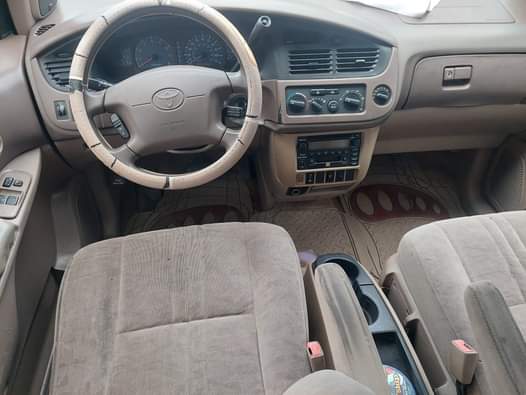 A picture of Takas Motors 07060931241 Toyota sienna Owerri Buy and drive Direct