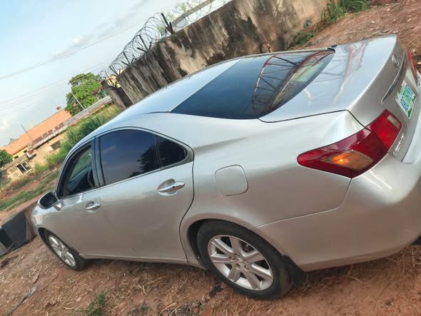 A picture of Distress distress alert Lexus Es 350 Available for sale ac