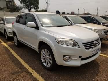 A picture of Toyota vanguard 7 seater 2010 model 2400cc 68 million Call