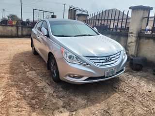 A picture of Clean 2012 Hyundai sonata