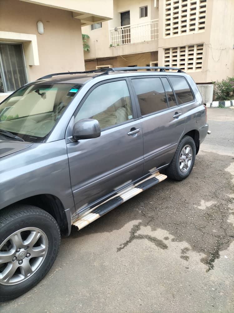 A picture of Toyota Highlander 2005