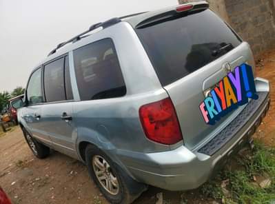 A picture of Extremely super sharp 03 Honda Pilot Sharp as seen Complete