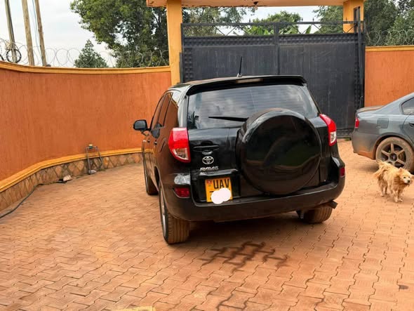 A picture of TOYOTA RAVE 4 2007
