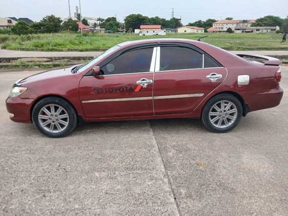 A picture of 2005 Toyota camry