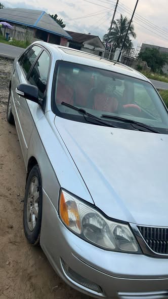 A picture of Toyota Avalon dashboard 2005 for sale price 3 8m call