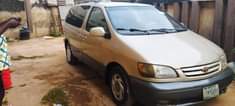 A picture of 2001 Toyota Sienna