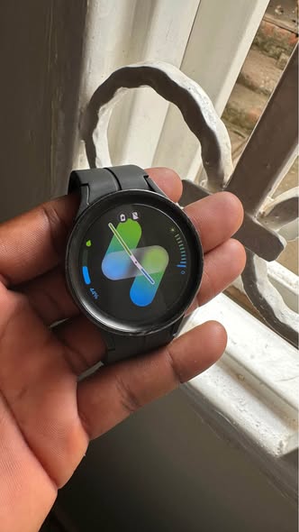 A picture of Watch 5pro LTE
