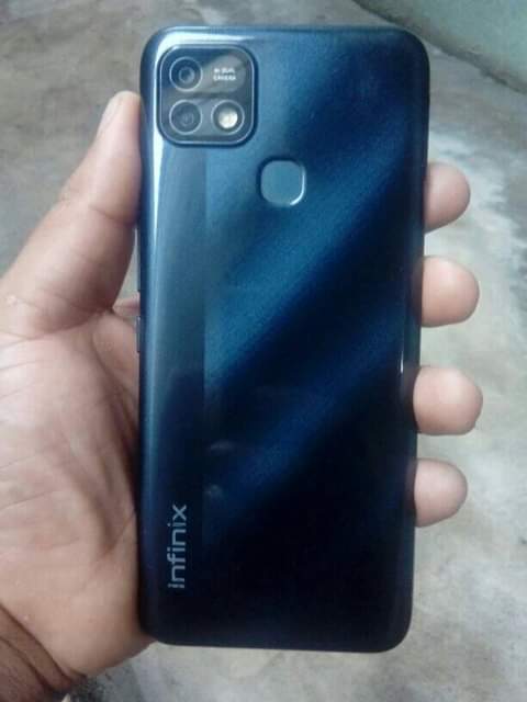 A picture of INFINIX HOT 10I CLEAR LIKE A NEW UCHUMI WA KATI