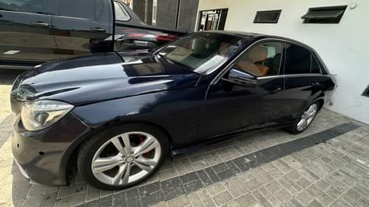 A picture of Registered 010 E350 full options with panoramic roof sucking key