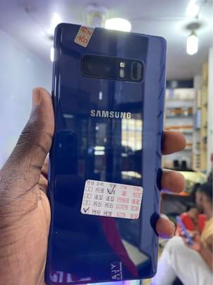 A picture of Samsung Note 8 256gb storage duos double line no dots400k