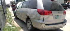 A picture of Toyota sienna 04