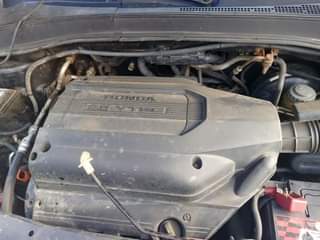 A picture of VERY CLEAN HONDA PILOT 2004 MODEL