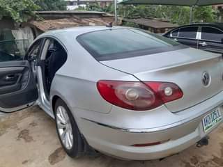 A picture of Toks standard 2010 Passat CC.