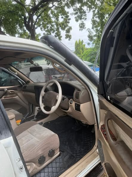 A picture of TOYOTA LAND CRUISER VX