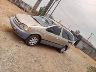 A picture of Toyota siena