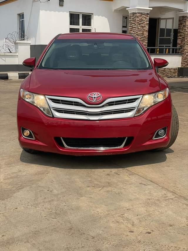 A picture of Distress unregistered Toyota venza thumbstart