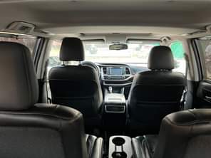 A picture of 2014 Toyota Highlander clean sound registered unused first body paint