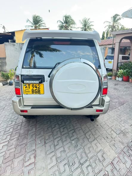 A picture of Toyota land cruiser prado