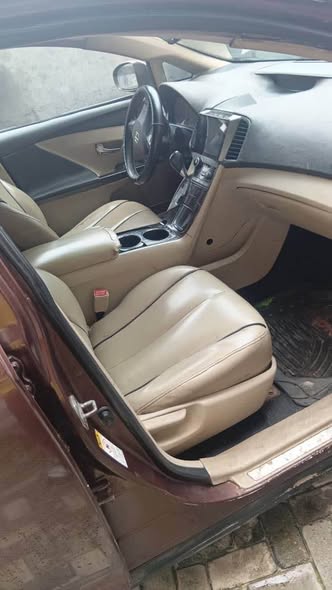 A picture of Toyota Venza 2010