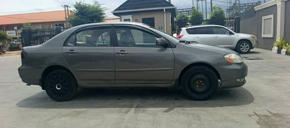 A picture of Toyota Corolla 2004