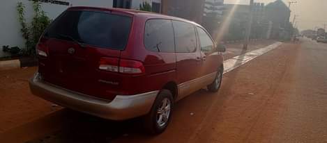 A picture of Belgium standard Toyota Sienna 2000 model With a very low
