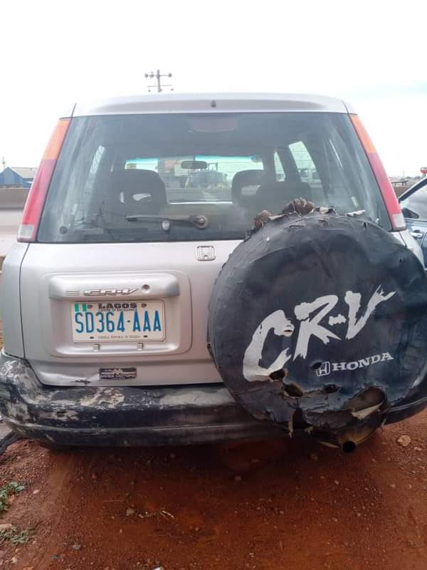A picture of Honda CRV is available with good condition complete pure first