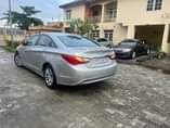 A picture of 2011 hyondai sonata basic 100 percent first body Legs Engine