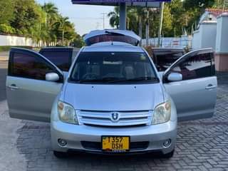 A picture of 2005 TOYOTA IST OLD MODEL Automatic