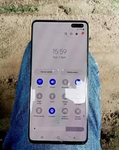 A picture of Samsung S10 5G kioo kina creck but good 256gb ram