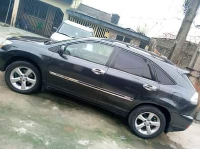 A picture of Sharp deal Clean 2006 Lexus Rx330 Baked on 1st body