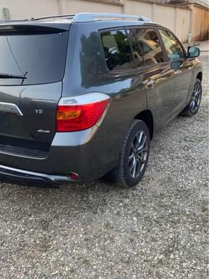 A picture of Toyota Highlander limited edition