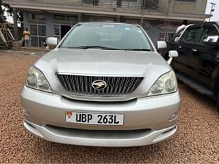 A picture of Motor Vechicle Toyota Harrier