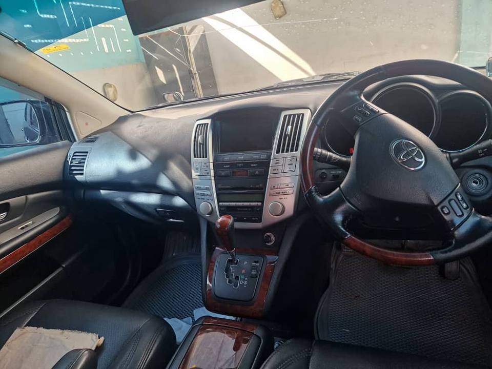 A picture of Toyota harrier Cc 2360 Year 2010 Low km Bei 32