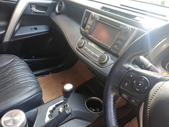 A picture of Rav4 Has Sunroofs Call O703273550
