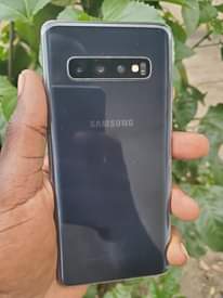 A picture of Samsung s10 128gb