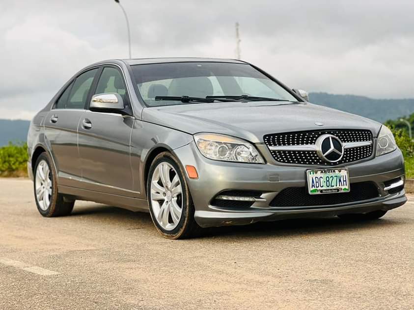 A picture of 09 Mercedes Benz