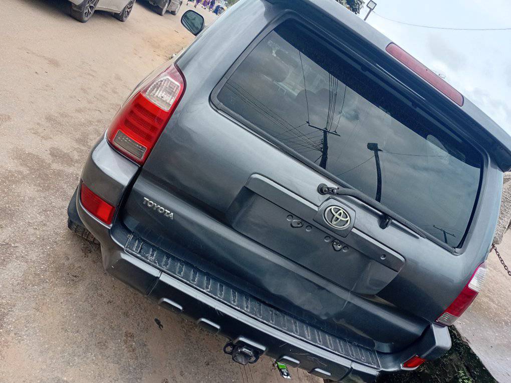 A picture of 2004 Toyota 4runer 2004 model