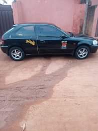 A picture of Clean Honda civic 2000 model going for 850k negotiable U
