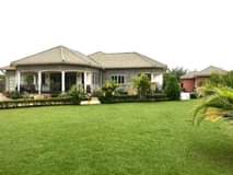A picture of HOUSE ON SALE 650 SEATED ON 1 2 ACRES OF