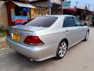 A picture of TOYOTA CROWN BEI MILIONI 10