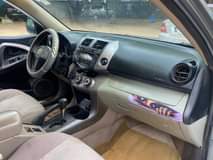 A picture of 08 rav4 3 2m last for sale in ikotun Lagos