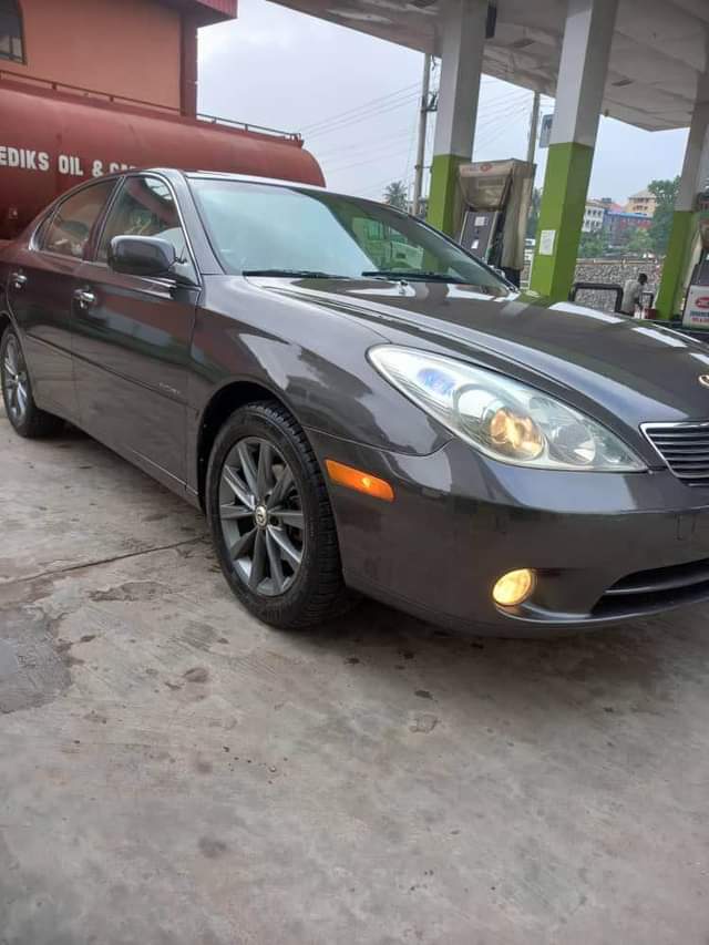 A picture of JUST ARRIVED FOREIGN USED 2004 LEXUS ES330 ACCIDENT FREE CATALYST