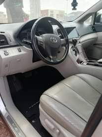 A picture of Toyota venza 2011