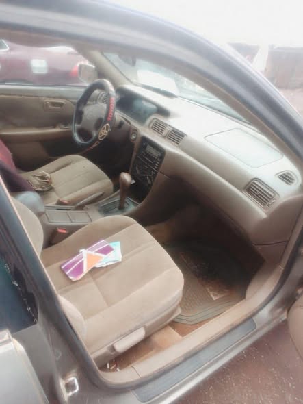 A picture of Toyota camry drop light