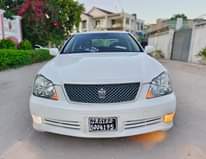 A picture of Toyota crown